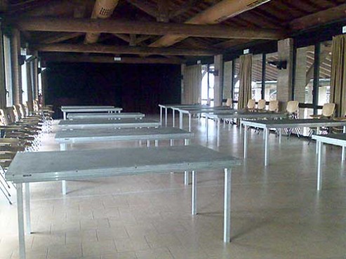 Tavolo in legno e alluminio